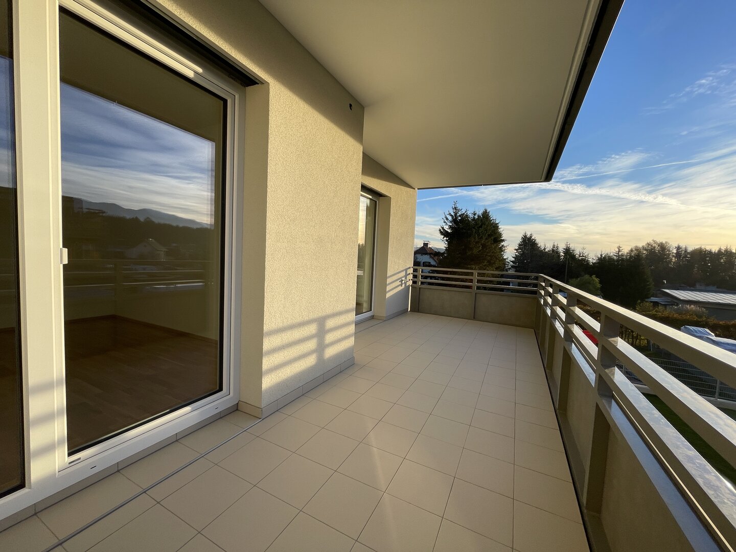 Neuwertige 3-Zimmer-Wohnung mit großem Süd-Ost-Balkon, Tiefgarage & Stellplatz